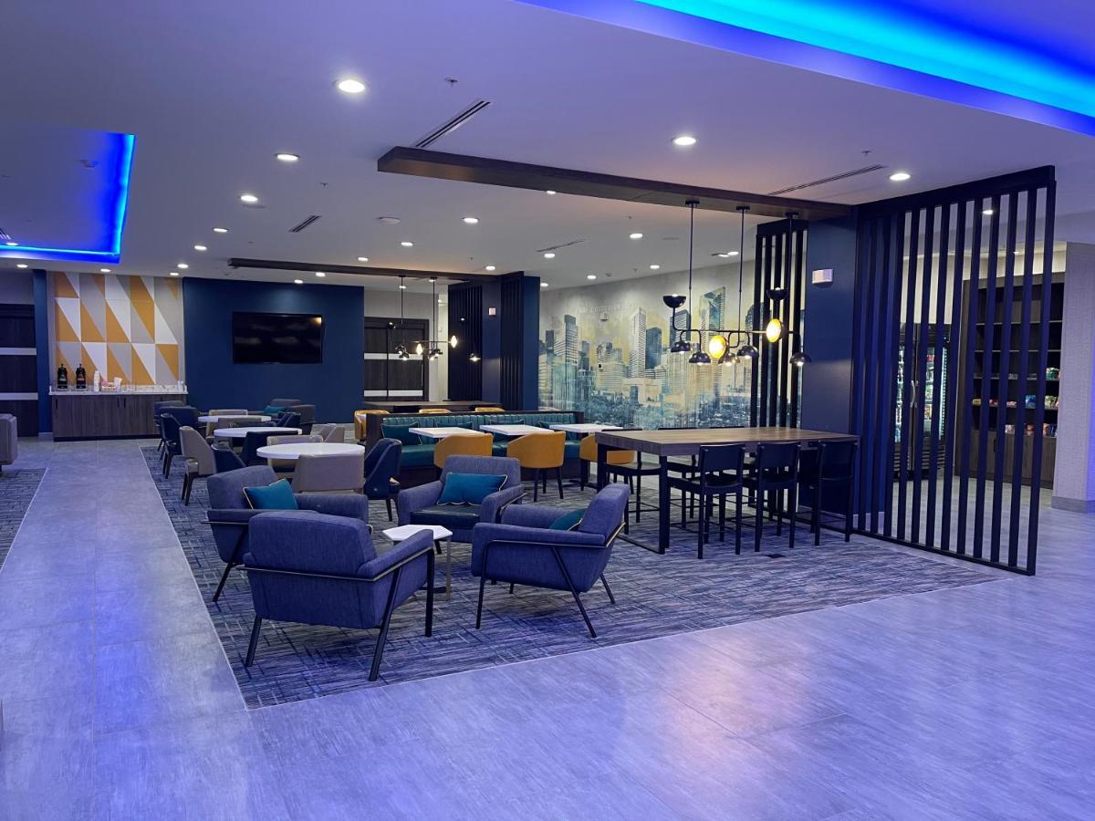 La Quinta Inn&Suites by Wyndham Dallas/Fairpark Bagian luar foto