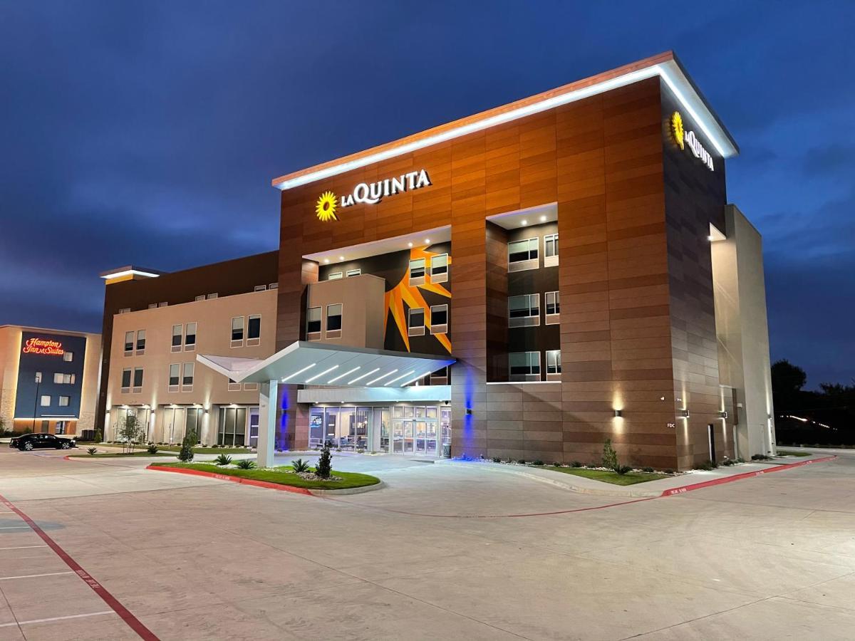 La Quinta Inn&Suites by Wyndham Dallas/Fairpark Bagian luar foto