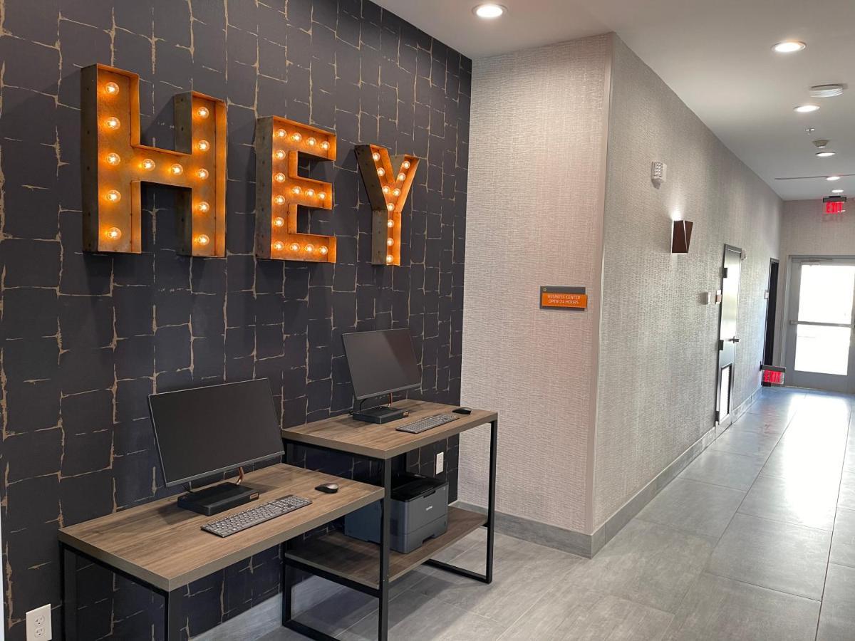 La Quinta Inn&Suites by Wyndham Dallas/Fairpark Bagian luar foto