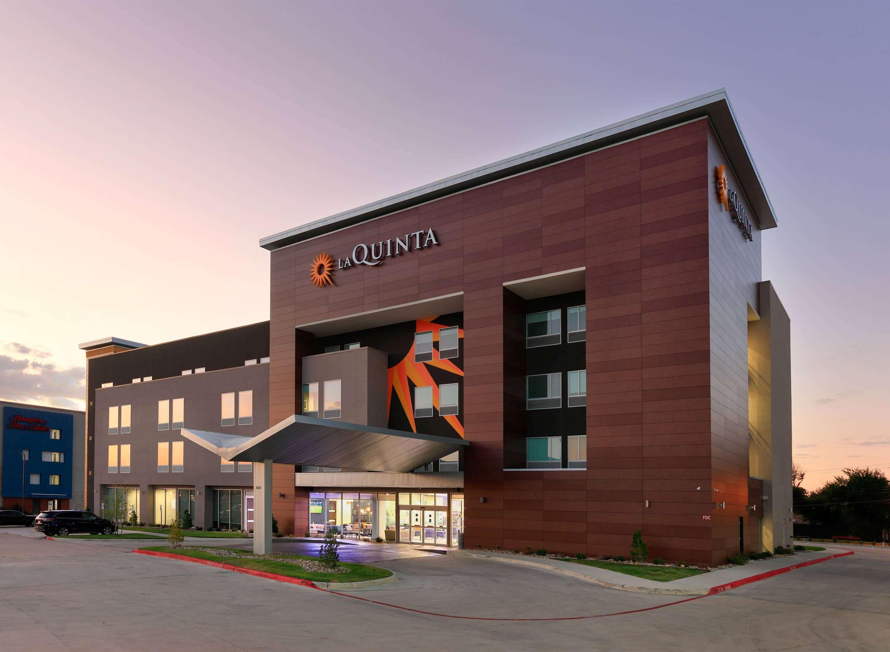 La Quinta Inn&Suites by Wyndham Dallas/Fairpark Bagian luar foto