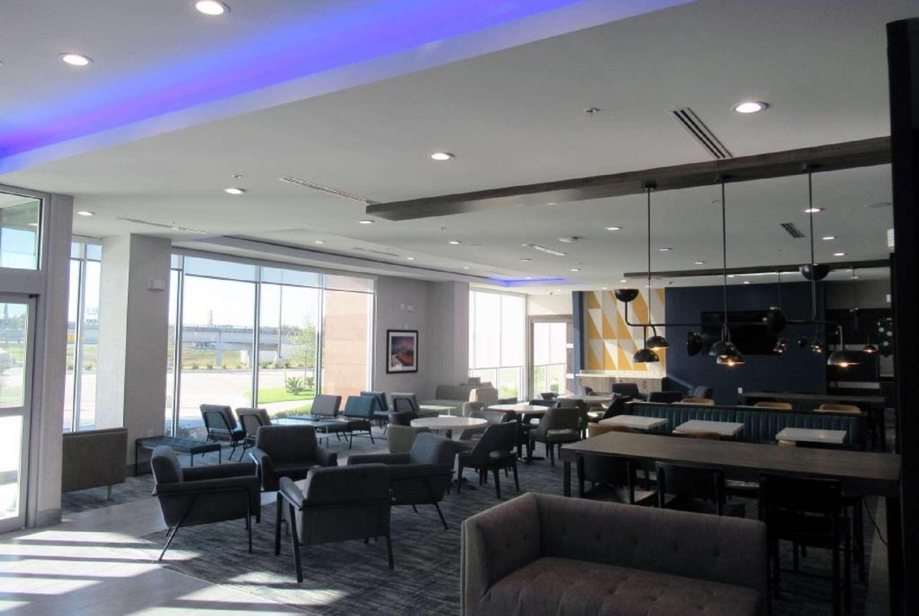 La Quinta Inn&Suites by Wyndham Dallas/Fairpark Bagian luar foto