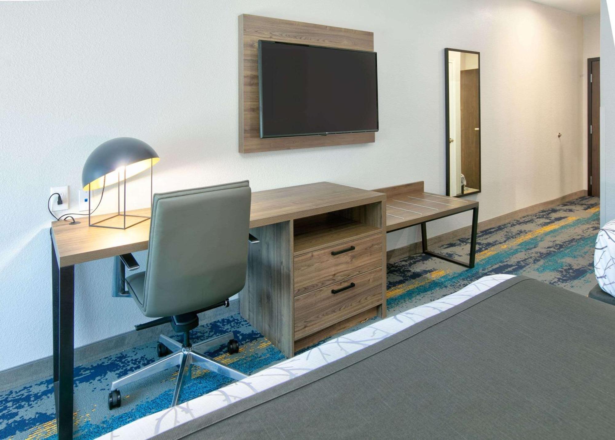 La Quinta Inn&Suites by Wyndham Dallas/Fairpark Bagian luar foto